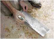 To mix small amounts of setting compound, use a taping knife.