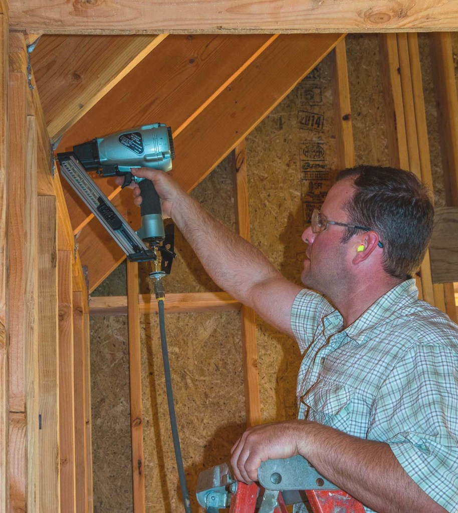 Hitachi NR83AK Strap-tite framing hardware nailer