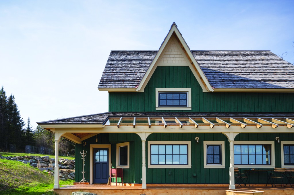At $303 per square foot, this 1,650-square-foot Middlesex, Vt., off-grid, foam-free
house sequesters 600 kilograms of CO2.