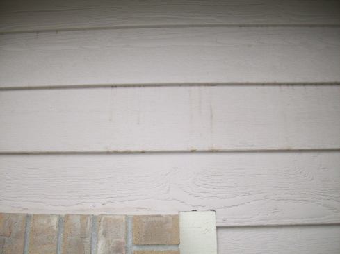 After I greeted the homeowner, she took me to the side of her garage at the front of her house and showed me the staining—evidence that water had indeed been dripping from her siding (1). This was going to be interesting.