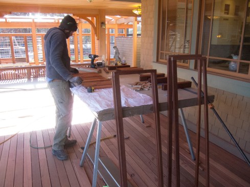 While Liam focused on slat layout and assembly, I stayed a step ahead of him, cutting and joining the cleat frames, two per section. Each pair of frames was accurately cut to fit its specific location between columns. The frames were simple, with the top and bottom cleats butted between two end pieces, connected using 1-3/4-inch stainless trim-head screws. We ripped the stock from 5/4 mahogany planks and ran it through a planer to clean up the saw-tooth marks. I used a Kreg face clamp to keep pieces aligned while pre-drilling and screwing the frame corners together.