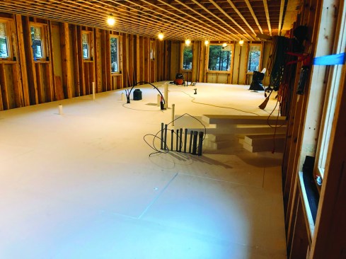Clear-span trusses allowed the entire floor to be worked without having to deal with interior partitions.