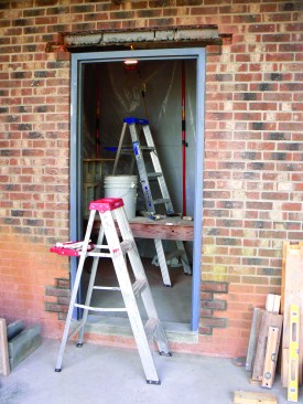 Bricks fill the toothed-out sections near the bottom of the opening.