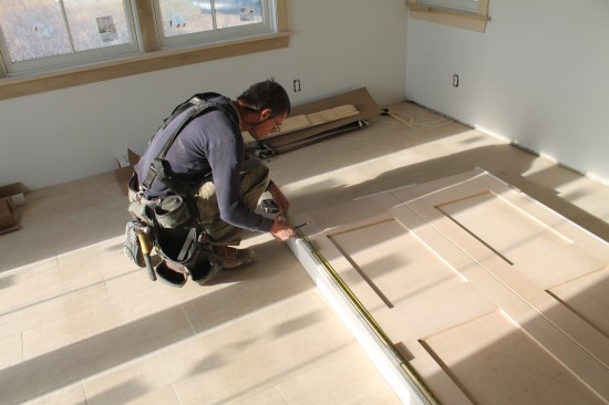 Measure the length of the jamb leg, adding the amount of the difference to the length of the leg.