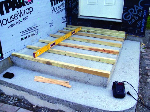 I first leveled across the tops of the sleepers to make sure there wereno high spots.