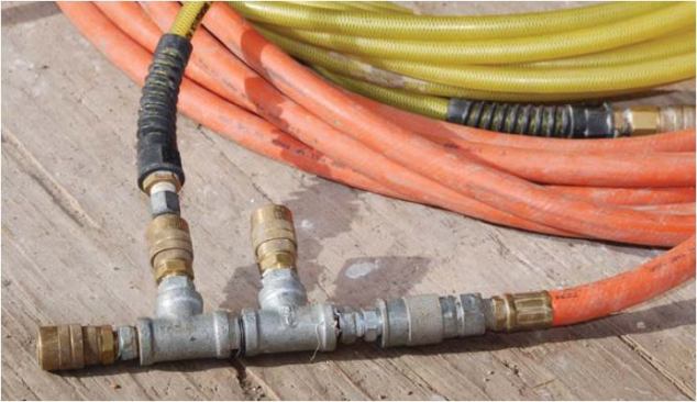 The author uses 1/2-inch rubber hose for main runs and branches off to individual tools with 3/8-inch polyurethane lines. He avoids using 1/4-inch hose because it’s easily clogged by frost.