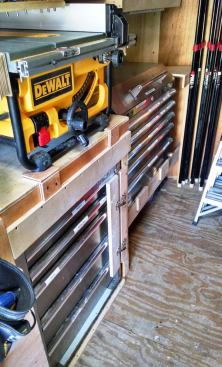 Mechanic’s tool boxes have been integrated into the trailer. Note the hinged piece that prevents the drawers in the rearmost unit from opening during transit. There’s no need for one on the forward unit because it’s an upper and the drawers won’t open when the top lid is closed. Note the many Zip Poles (for dust walls) at the front wall of the trailer.