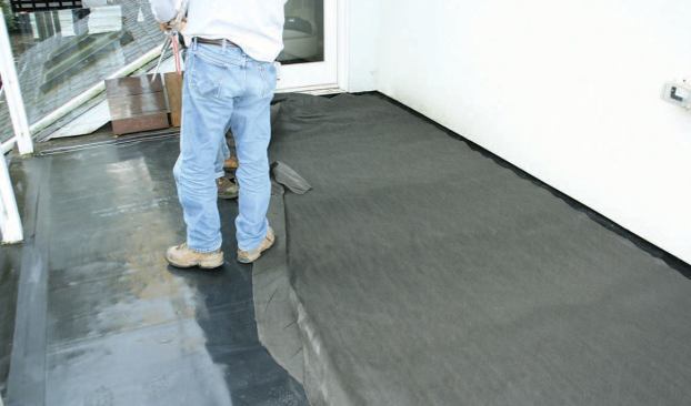 Before installing the deck sections and greenroof panels, workers laid a landscape fabric slip sheet over the waterproofing layer. The slip sheet allows water to drain through and helps protect the EPDM membrane.