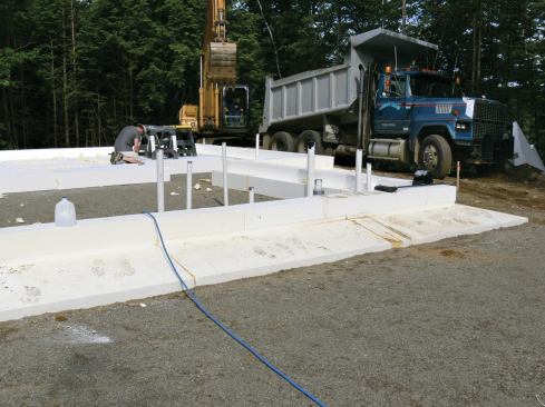 A taper that serves as a draining wing insulation.