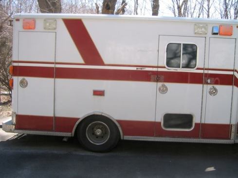 The right side of the module contains two tall compartments plus a door to the interior. Note the two clear lenses just down from the roof--those are scene lights, which can be used to illuminate the area surrounding the ambulance.