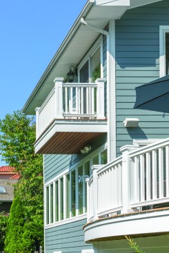 The rails were fastened to the posts with 4-inch-long screws.