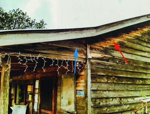 Buildings Don’t Lie is peppered with picture quizzes. This one points to the siding under the eaves of the porch (blue arrow) and asks why it is more weathered than the siding on the main house (red arrow). No spoilers here; you’ll have to buy the book.