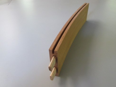 Each curved rail is formed from five laminations. The center lamination is ripped slightly narrower than the
others to create a rabbet to receive 1/4-inch plywood.