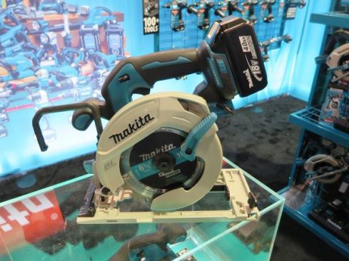 The XSH03M is a new 6 1/2-inch saw from Makita that will come out early next year. It’s intended to replace the BSS610, which was included in a 
tool test we did in 2012. The most obvious upgrade to the new model is the big folding rafter hook. More on this tool when we know more about it.
