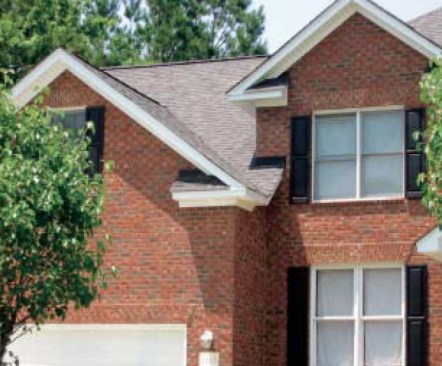 Design solution. Here’s one example of how to detail intersecting roofs toavoid a horizontal valley. By keeping the gable ends on different planes, the valley is allowed to run unbroken, so water can drain away freely.