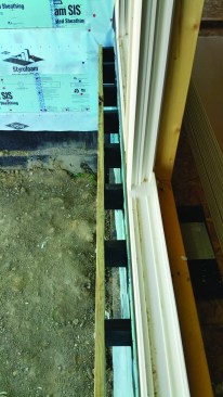 Specifically designed to accommodate full brick siding, the BR bracket offers 4 3⁄4 inches of clearance between the back of the ledger and the bracket’s mounting plate.