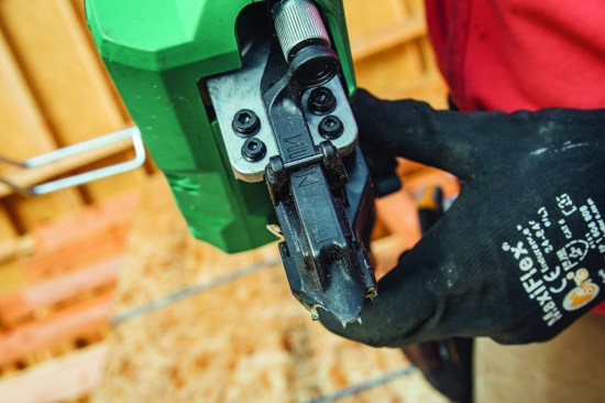 Good nose for toenailing. The nose design makes this nailer  an excellent option for toenailing. The depth-of-drive dial is  easily accessible, functions well, and is easy to follow while  you’re making adjustments.