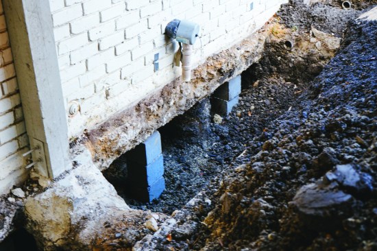 Here, Arkitektura’s tunnel crew has excavated tunnels along all the grade-beam footings.