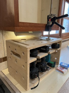 Brian uses the Katz Box with the Viking Arm as a cabinet lift when installing uppers.