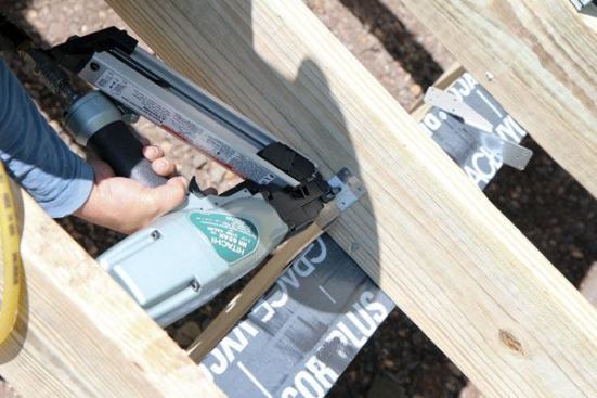 7-Hitachi NR 65AKS
