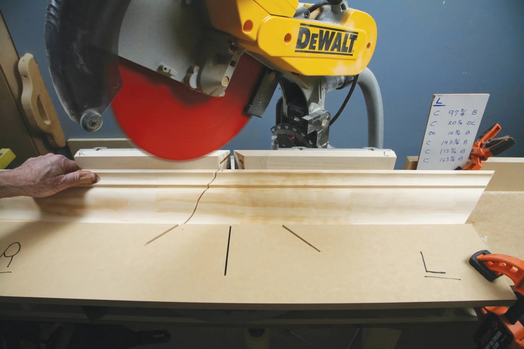 Splice joints in crown molding