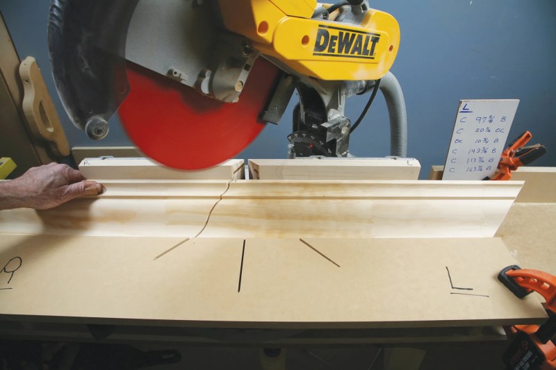 Splice joints in crown molding